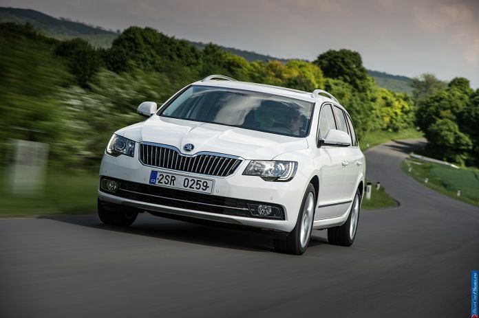 2013 Skoda Superb Combi - фотография 3 из 43 2013 Skoda Superb Combi - фотография 3 из 43
