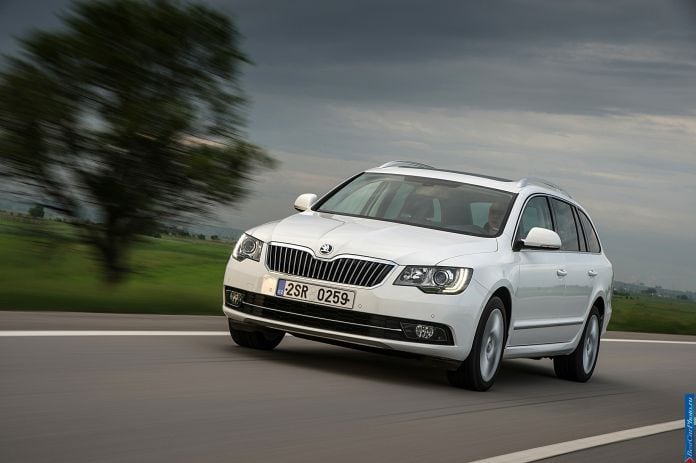 2013 Skoda Superb Combi - фотография 4 из 43 2013 Skoda Superb Combi - фотография 4 из 43