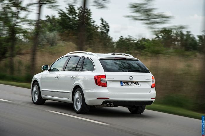 2013 Skoda Superb Combi - фотография 6 из 43 2013 Skoda Superb Combi - фотография 6 из 43