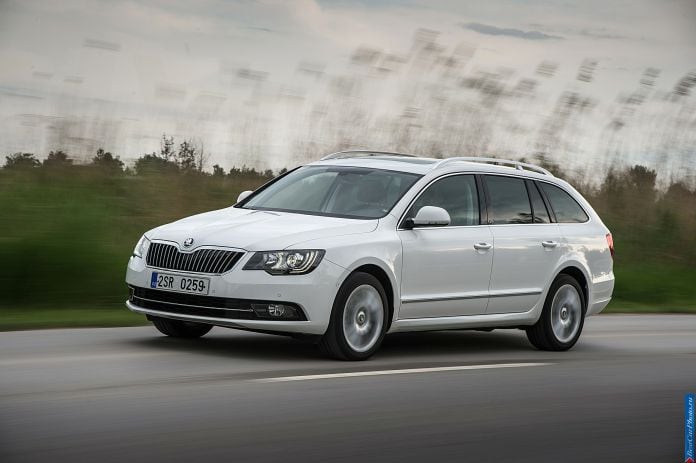 2013 Skoda Superb Combi - фотография 10 из 43 2013 Skoda Superb Combi - фотография 10 из 43