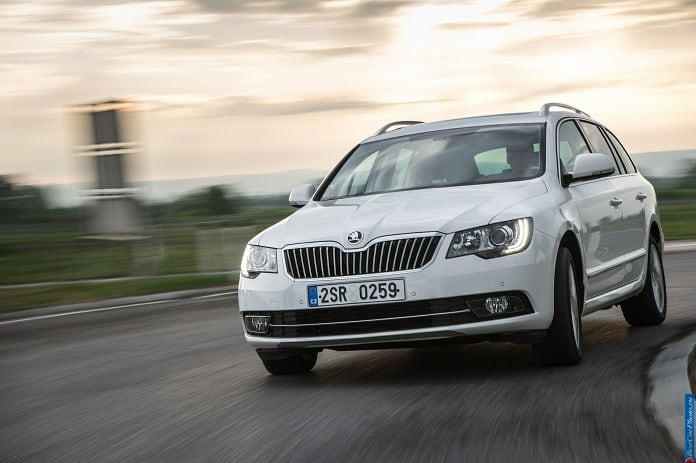 2013 Skoda Superb Combi - фотография 12 из 43 2013 Skoda Superb Combi - фотография 12 из 43