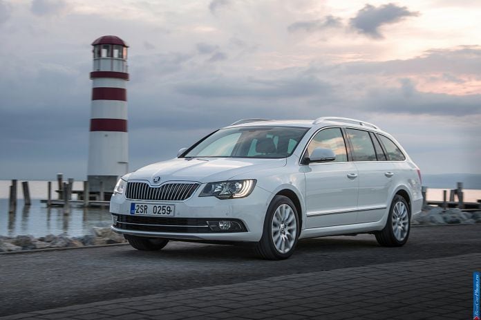 2013 Skoda Superb Combi - фотография 13 из 43 2013 Skoda Superb Combi - фотография 13 из 43