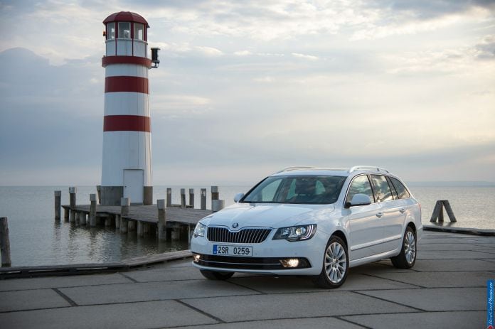 2013 Skoda Superb Combi - фотография 14 из 43 2013 Skoda Superb Combi - фотография 14 из 43