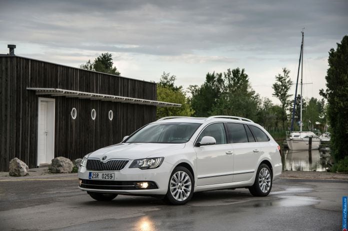 2013 Skoda Superb Combi - фотография 19 из 43 2013 Skoda Superb Combi - фотография 19 из 43