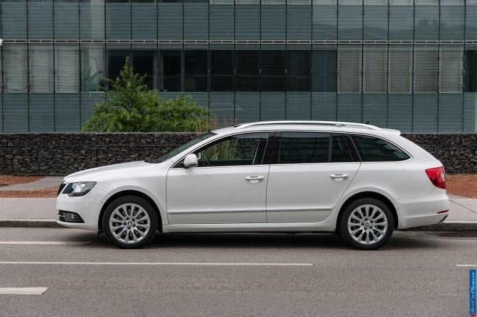 2013 Skoda Superb Combi - фотография 20 из 43 2013 Skoda Superb Combi - фотография 20 из 43