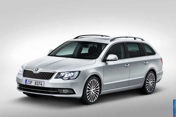 2013 Skoda Superb Combi - фотография 21 из 43