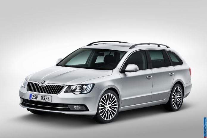 2013 Skoda Superb Combi - фотография 23 из 43 2013 Skoda Superb Combi - фотография 23 из 43