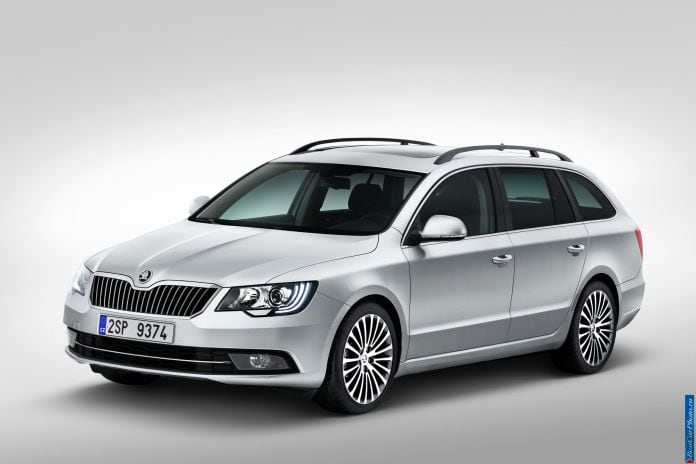 2013 Skoda Superb Combi - фотография 24 из 43 2013 Skoda Superb Combi - фотография 24 из 43