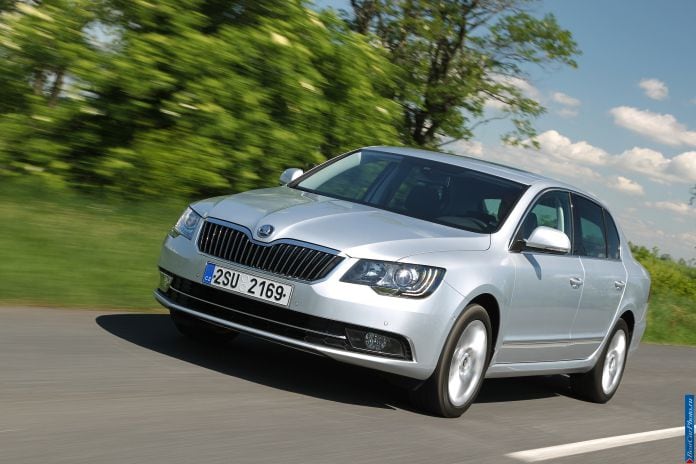 2014 Skoda Superb - фотография 1 из 39