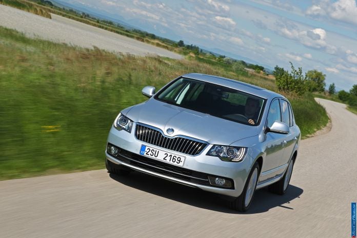 2014 Skoda Superb - фотография 9 из 39
