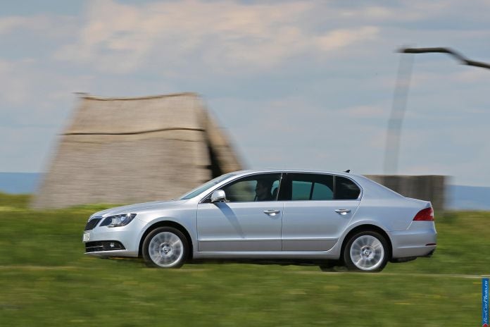 2014 Skoda Superb - фотография 12 из 39