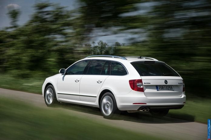 2014 Skoda Superb - фотография 15 из 39