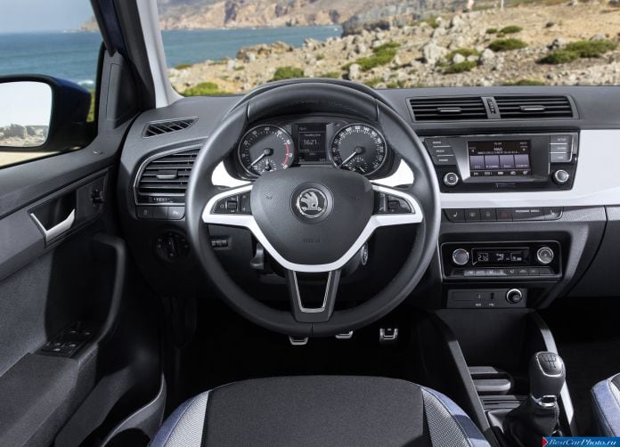 2015 Skoda Fabia - фотография 17 из 56 2015 Skoda Fabia - фотография 17 из 56