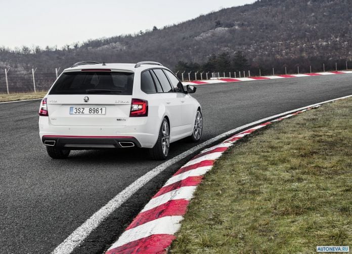 2017 Skoda Octavia Combi RS - фотография 10 из 16