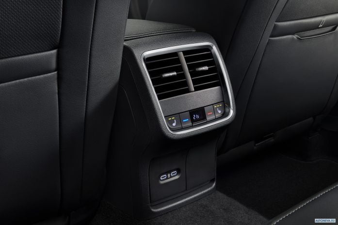 2020 Skoda Octavia Combi iV - фотография 18 из 19 2020 Skoda Octavia Combi iV - фотография 18 из 19