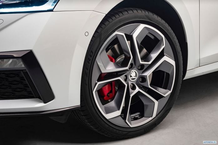 2020 Skoda Octavia iV RS - фотография 29 из 32