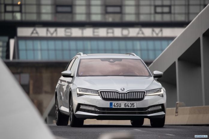 2020 Skoda Superb iV - фотография 3 из 32