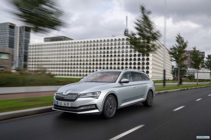 2020 Skoda Superb iV - фотография 8 из 32