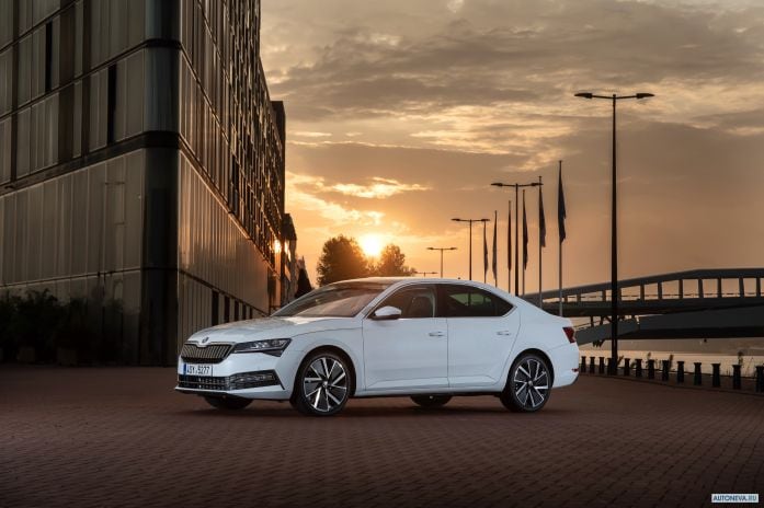 2020 Skoda Superb Combi iV - фотография 16 из 40 2020 Skoda Superb Combi iV - фотография 16 из 40