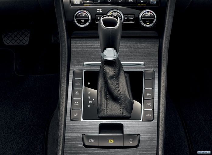 2020 Skoda Superb Combi iV - фотография 34 из 40 2020 Skoda Superb Combi iV - фотография 34 из 40