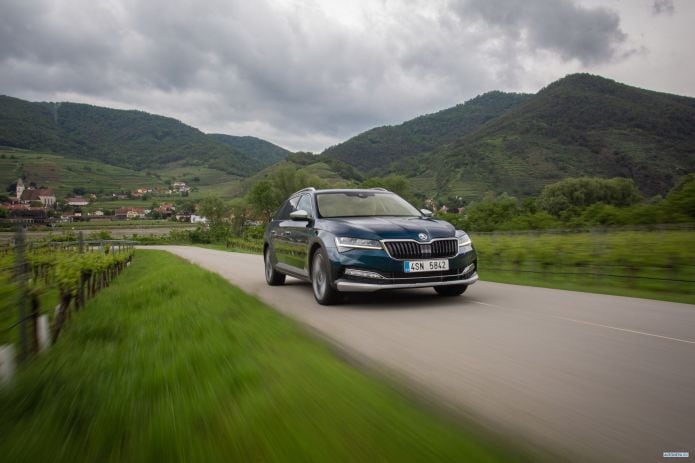 2020 Skoda Superb Scout - фотография 1 из 40 2020 Skoda Superb Scout - фотография 1 из 40