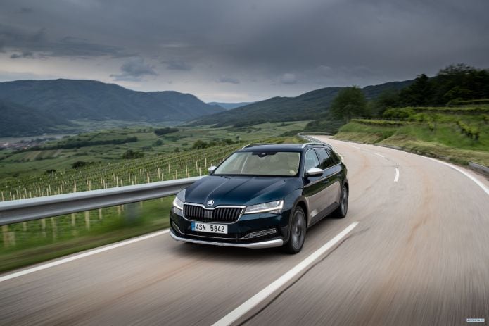 2020 Skoda Superb Scout - фотография 2 из 40