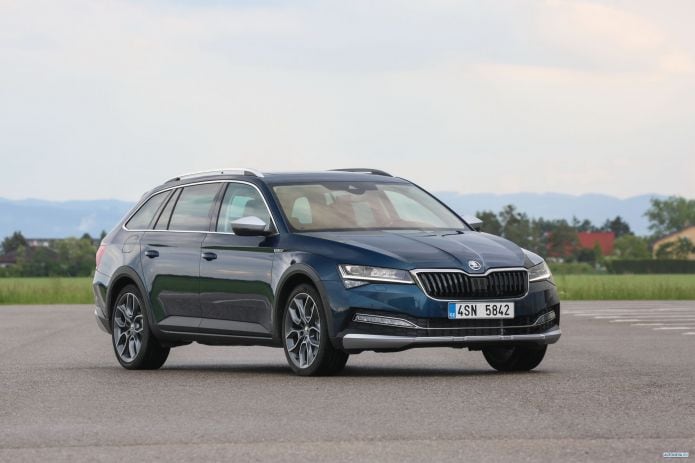 2020 Skoda Superb Scout - фотография 12 из 40