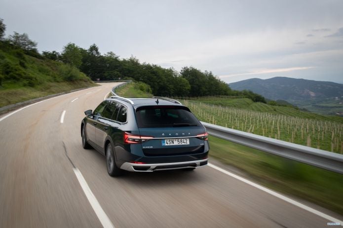 2020 Skoda Superb Scout - фотография 24 из 40