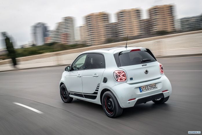2020 Smart ForFour EQ Edition One - фотография 28 из 40 2020 Smart ForFour EQ Edition One - фотография 28 из 40
