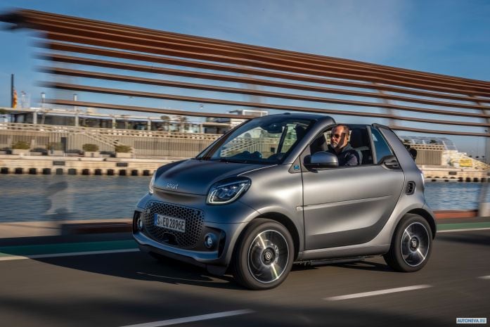 2020 Smart ForTwo Cabrio EQ Pulse - фотография 3 из 29