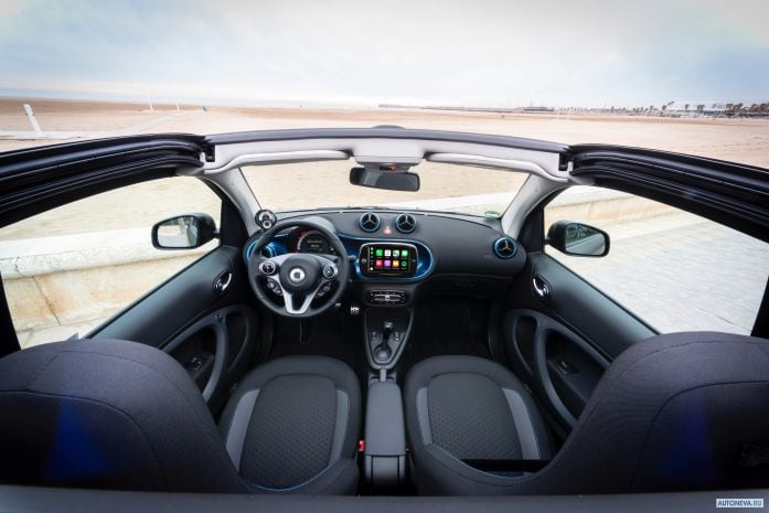 2020 Smart ForTwo Cabrio EQ Pulse - фотография 26 из 29