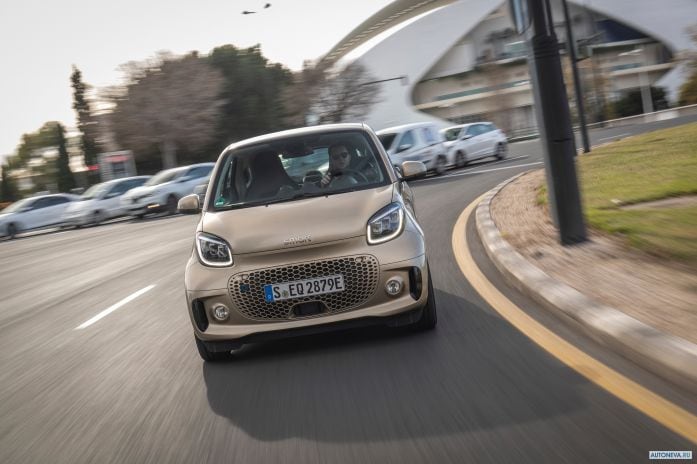 2020 Smart ForTwo Coupe EQ Pulse - фотография 7 из 39