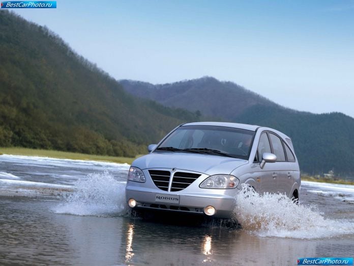 2004 SsangYong Rodius - фотография 2 из 20