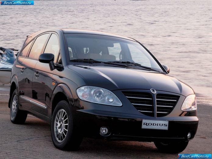 2004 SsangYong Rodius - фотография 3 из 20
