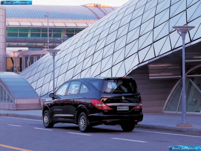 2004 SsangYong Rodius - фотография 9 из 20