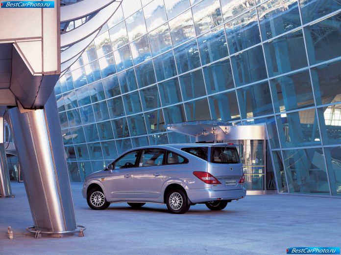 2004 SsangYong Rodius - фотография 10 из 20