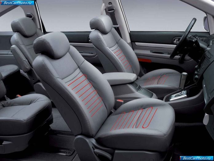 2004 SsangYong Rodius - фотография 15 из 20