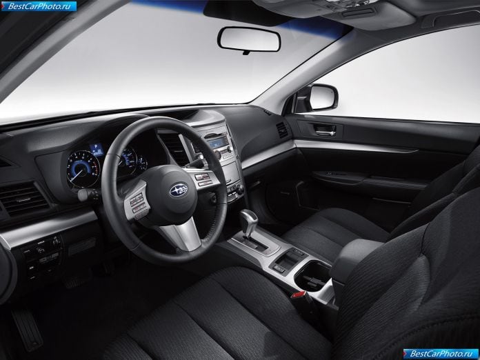 2010 Subaru Legacy - фотография 14 из 23