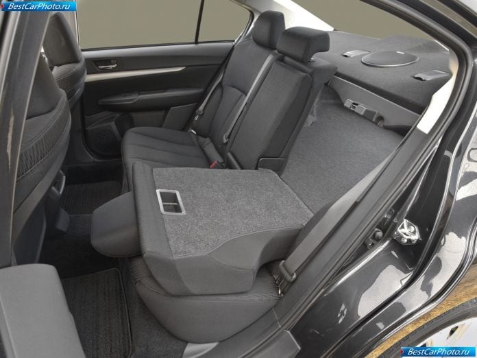 2010 Subaru Legacy - фотография 18 из 23