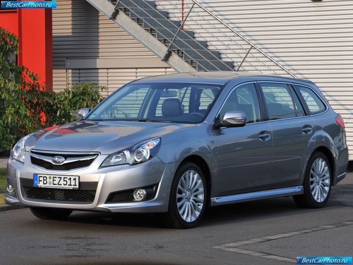 2010 Subaru Legacy Tourer - фотография 12 из 50