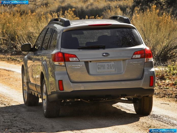 2010 Subaru Outback - фотография 7 из 23