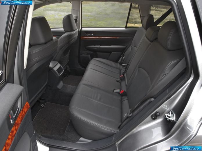 2010 Subaru Outback - фотография 14 из 23