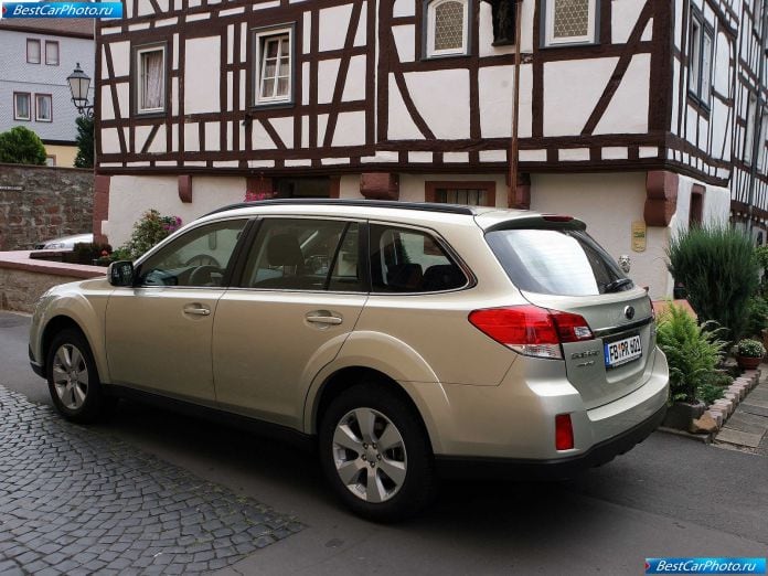 2011 Subaru Outback - фотография 18 из 26 2011 Subaru Outback - фотография 18 из 26