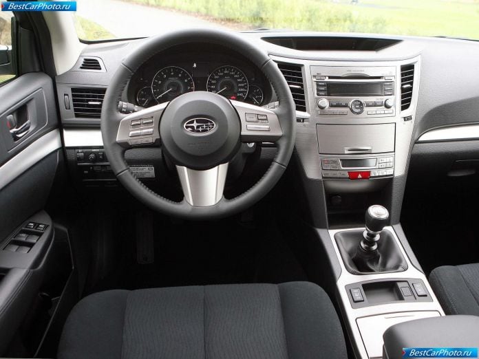 2011 Subaru Outback - фотография 23 из 26
