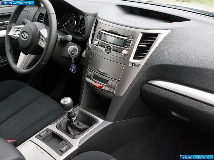 2011 Subaru Outback - фотография 24 из 26