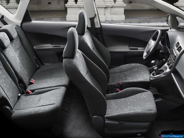 2011 Subaru Trezia - фотография 12 из 14