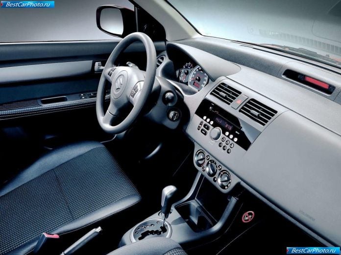 2005 Suzuki Swift Vvt - фотография 13 из 16 2005 Suzuki Swift Vvt - фотография 13 из 16