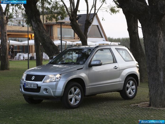 2009 Suzuki Grand Vitara 3-door - фотография 3 из 37 2009 Suzuki Grand Vitara 3-door - фотография 3 из 37