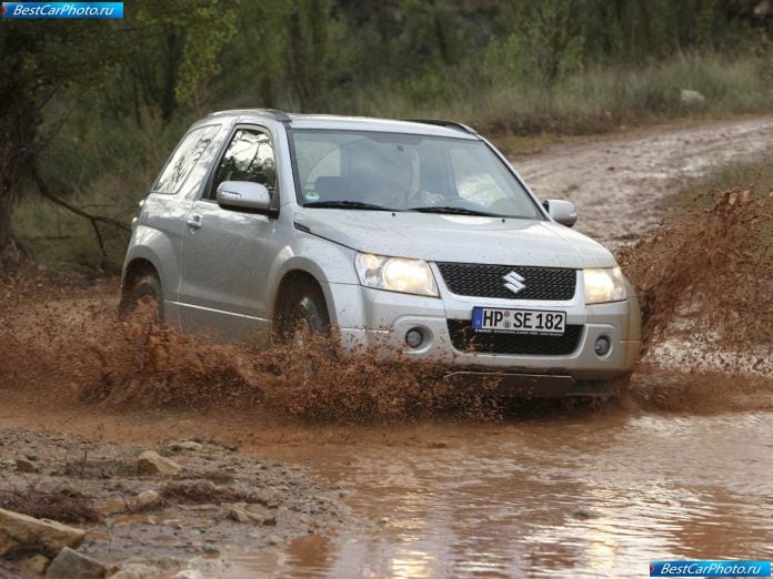 2009 Suzuki Grand Vitara 3-door - фотография 6 из 37 2009 Suzuki Grand Vitara 3-door - фотография 6 из 37