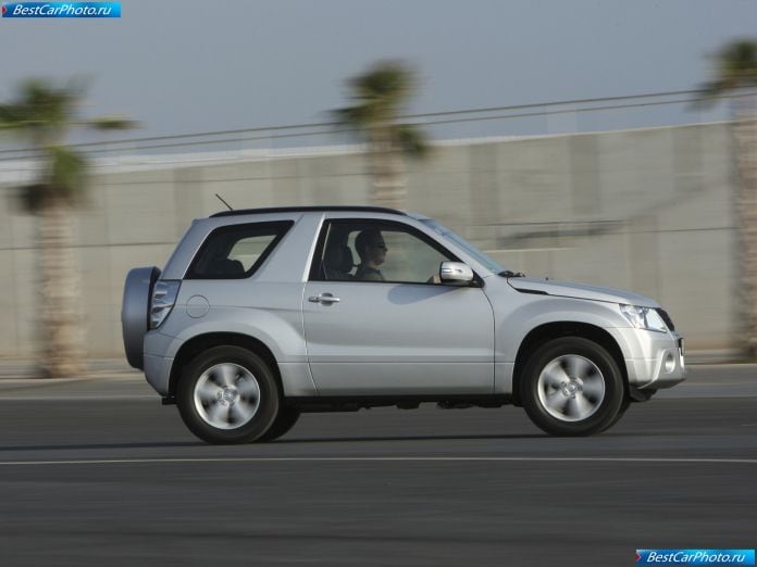 2009 Suzuki Grand Vitara 3-door - фотография 15 из 37 2009 Suzuki Grand Vitara 3-door - фотография 15 из 37